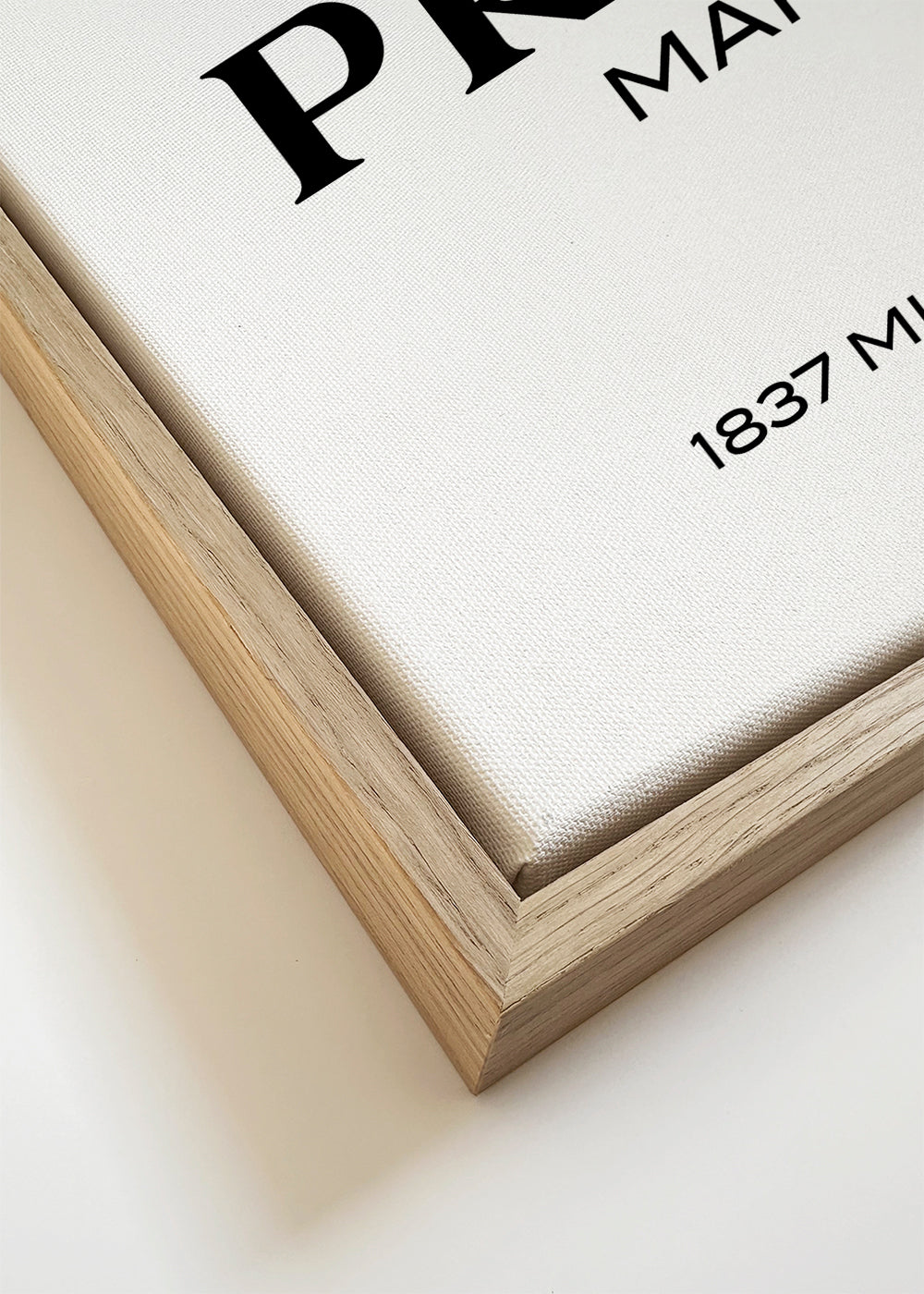 Poster de viagem com tipografia Prada Marfa