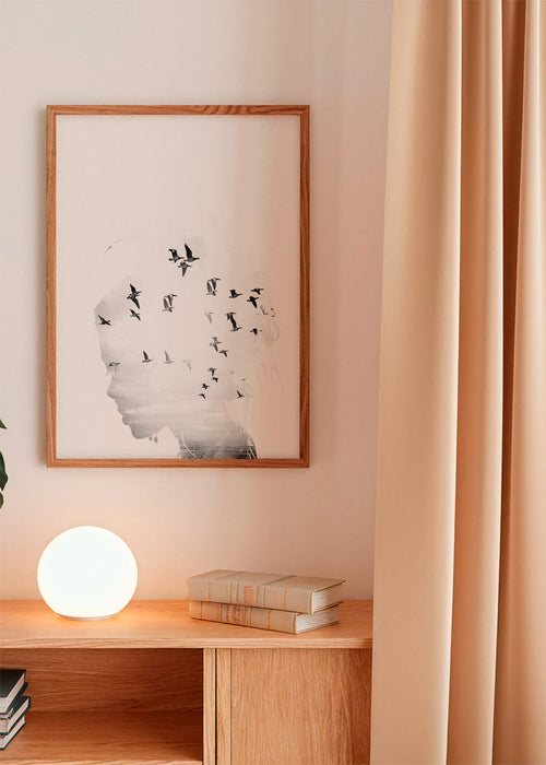 Arte preto e branco: perfil com aves em voo