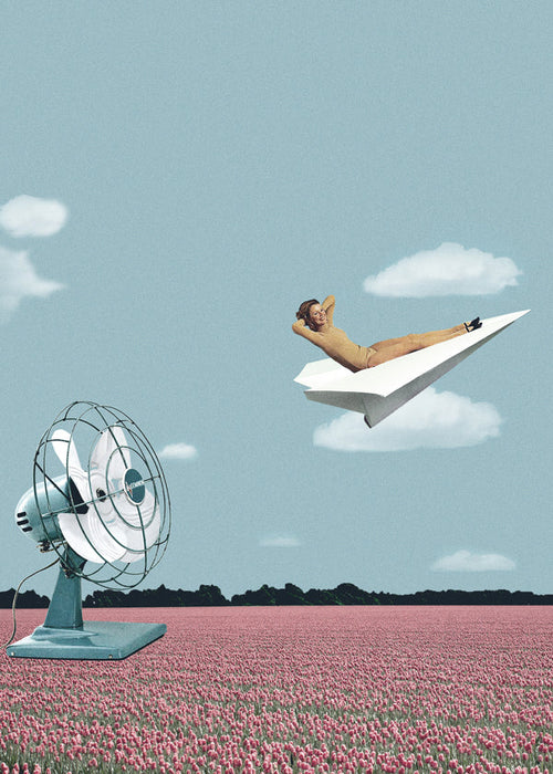 Ilustração avião de papel sobre campo rosa