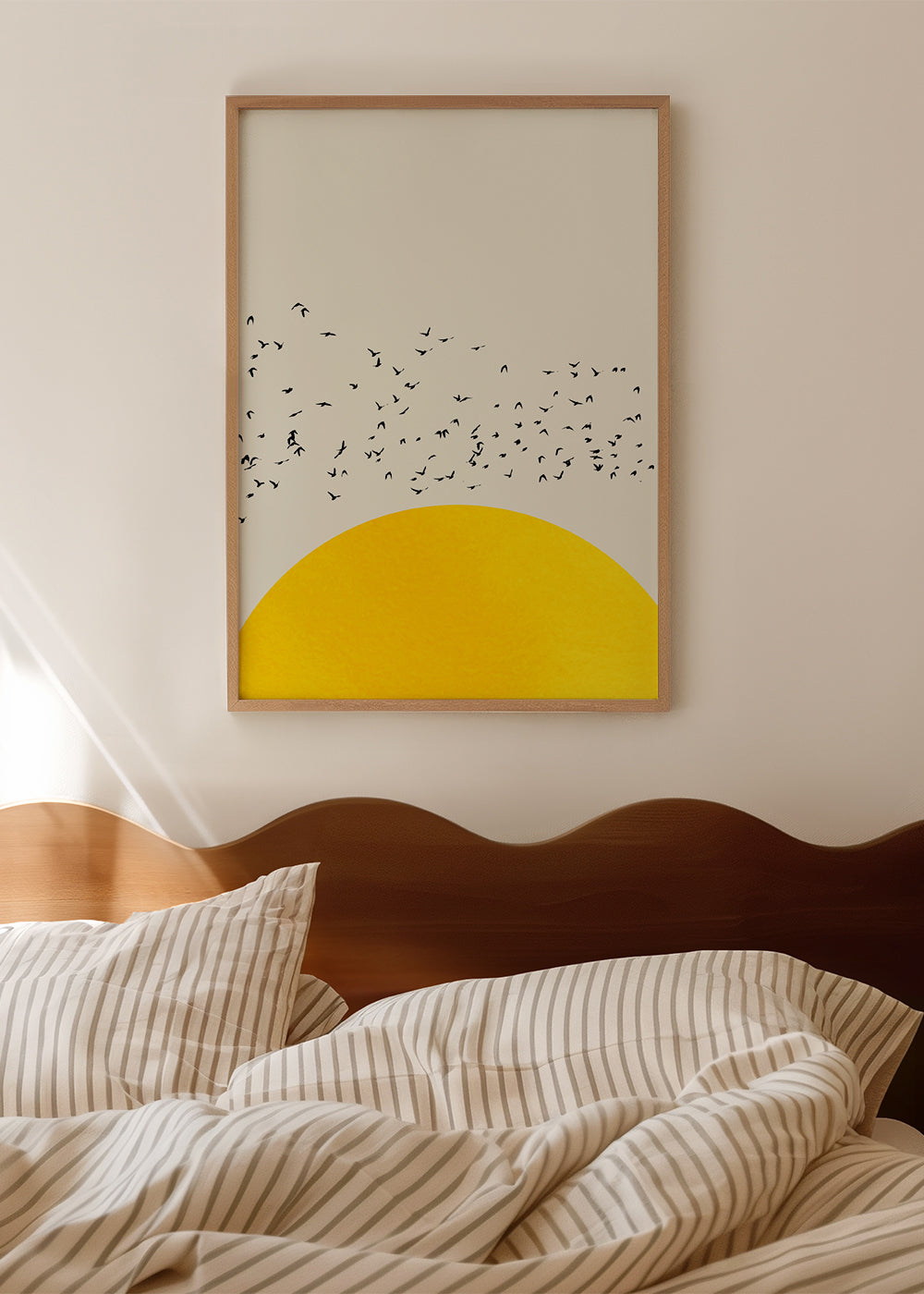 Ilustração de bandos sobre sol minimalista