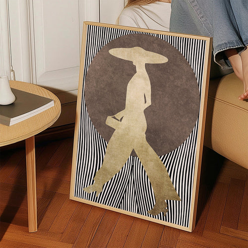 Ilustração de moda com silhueta dourada e fundo gráfico
