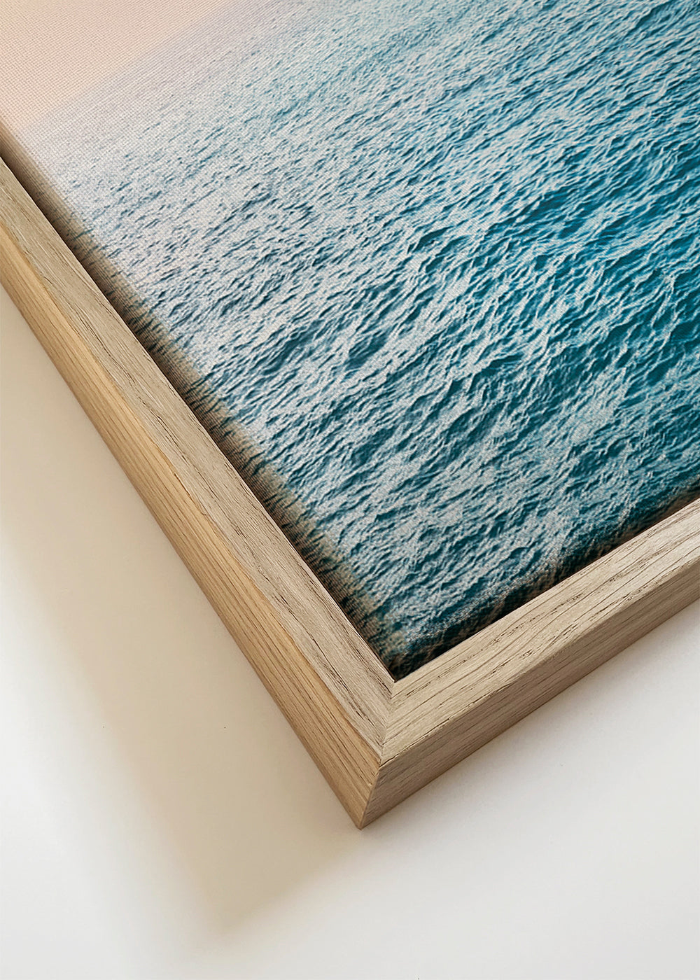 Arte paisagística: horizonte costeiro em tons pastel