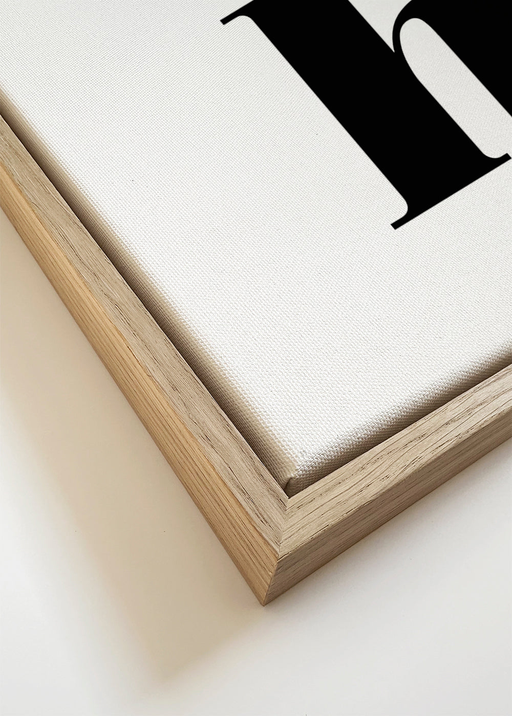Design minimal com 'hi.' no canto inferior