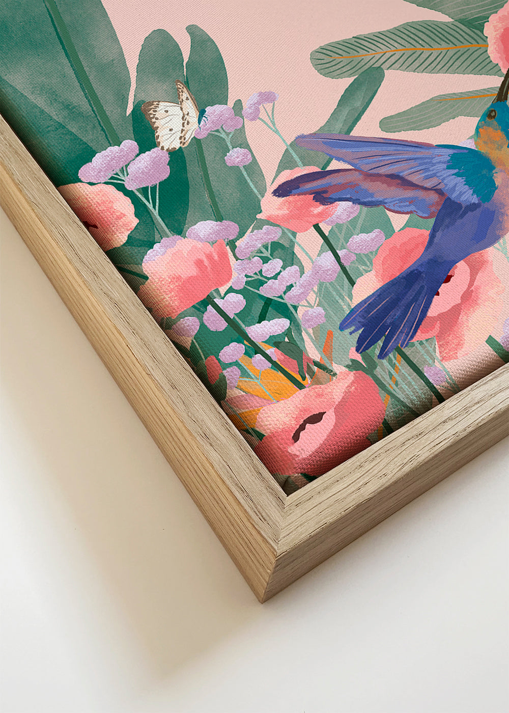 Estampa botânica com beija-flores e flores em fundo rosa