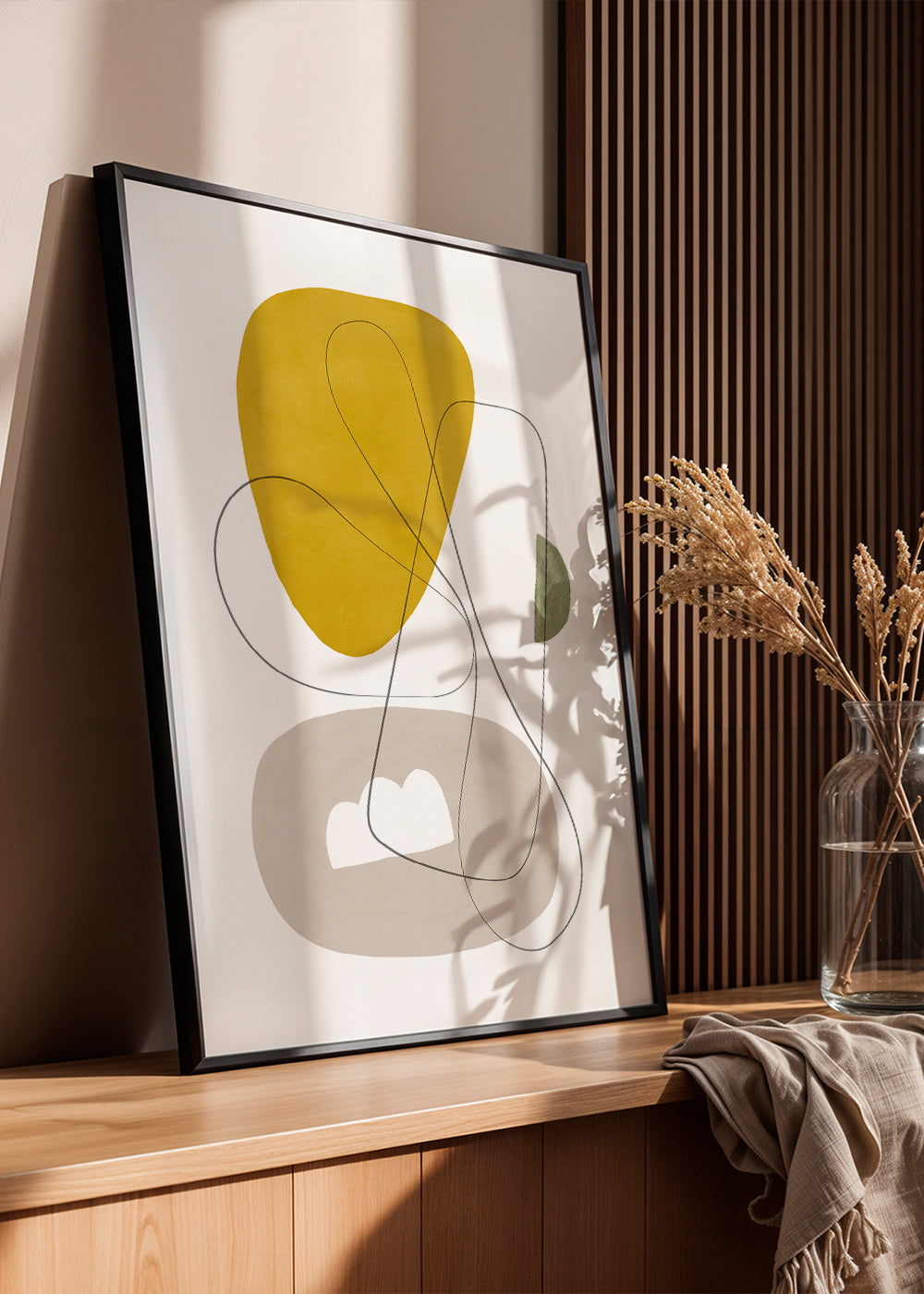 Quadro abstrato com formas orgânicas amarelas