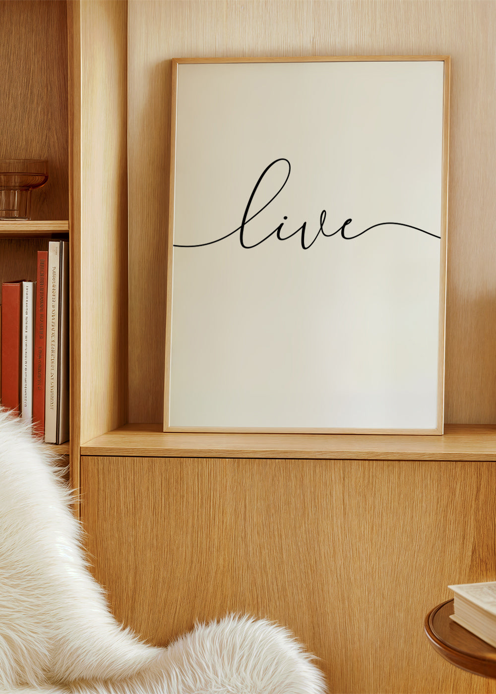 Quadro minimalista com caligrafia 'Live'
