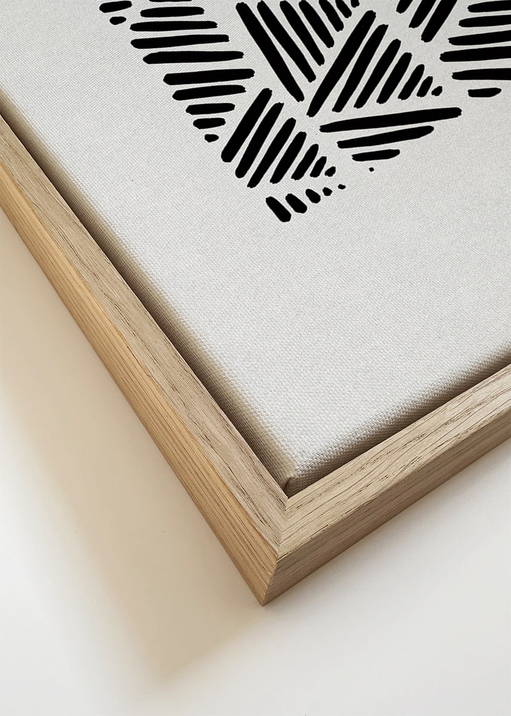 Arte preto e branco com padrão triangular