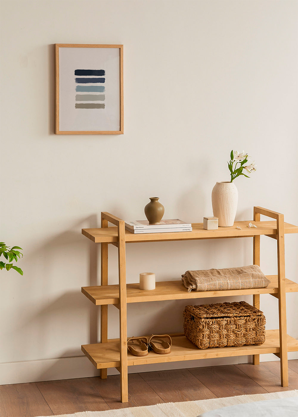 Design minimalista com riscas azuis e taupe