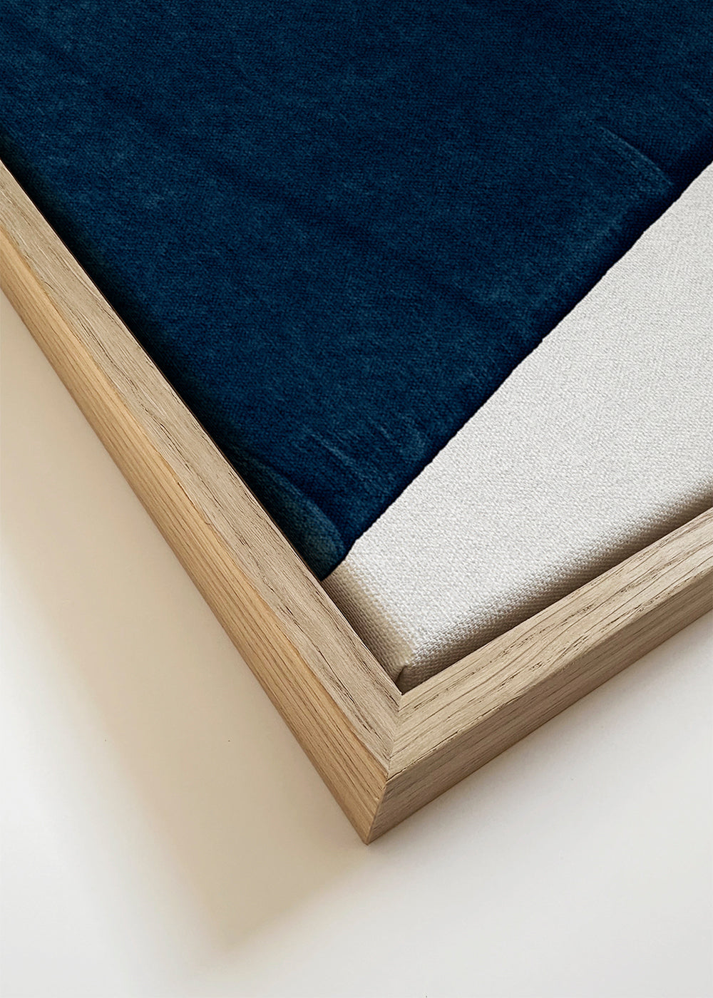 Quadro minimalista azul com formas orgânicas