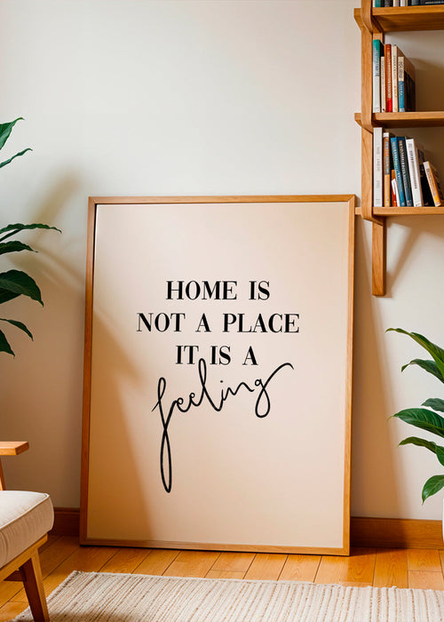 Arte preto e branco com citação tipográfica "Home is a feeling"