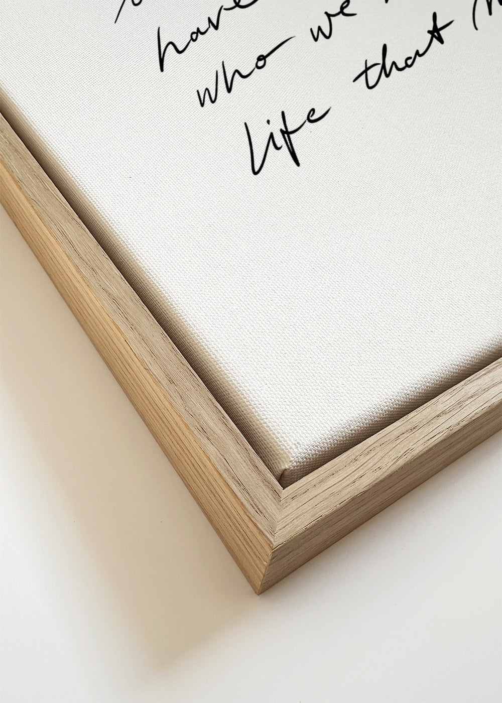 Arte em preto e branco com citação manuscrita