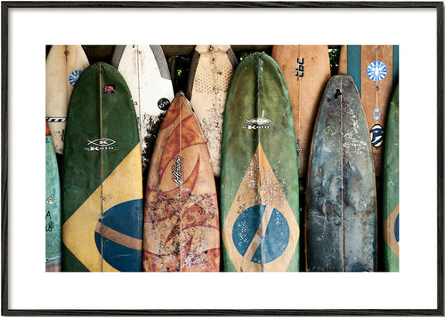 Arte desportivo com pranchas de surf vintage