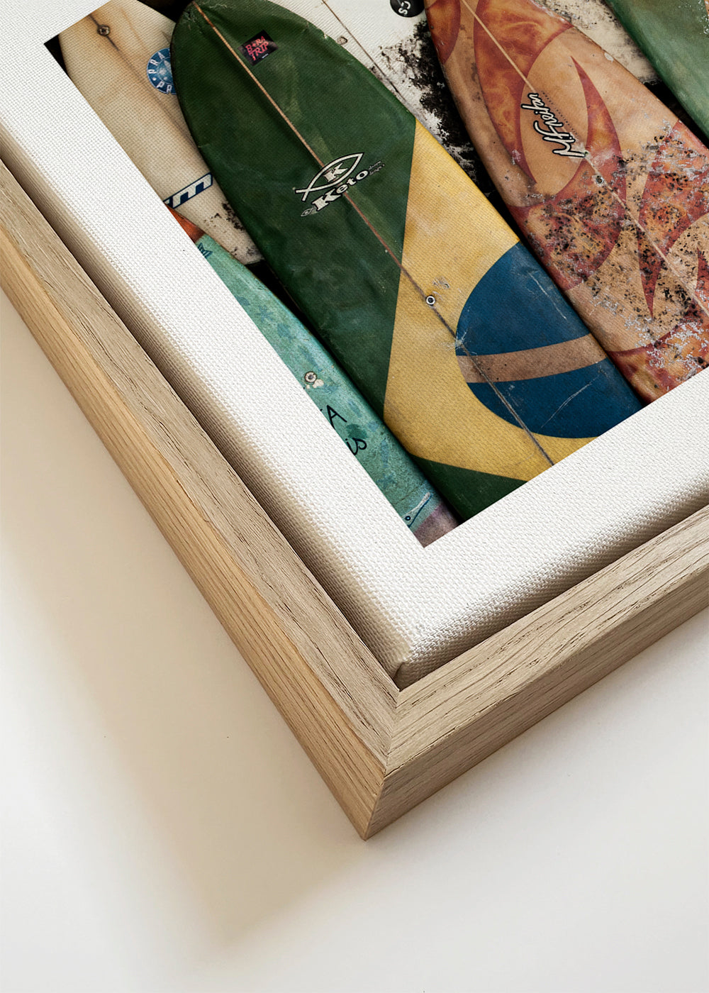 Arte desportivo com pranchas de surf vintage