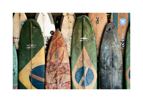 Arte desportivo com pranchas de surf vintage