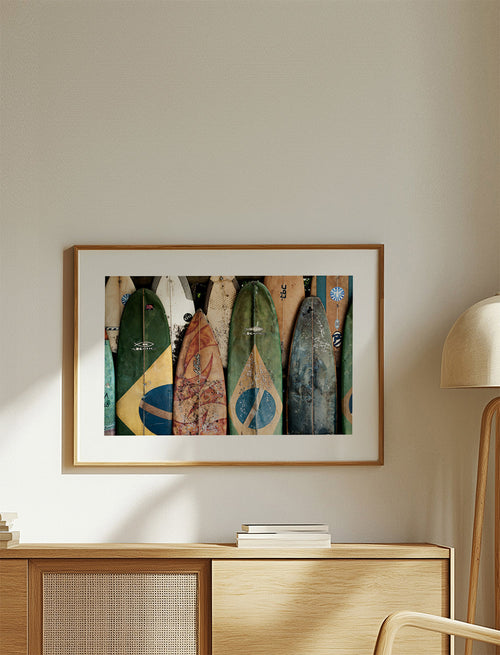 Arte desportivo com pranchas de surf vintage