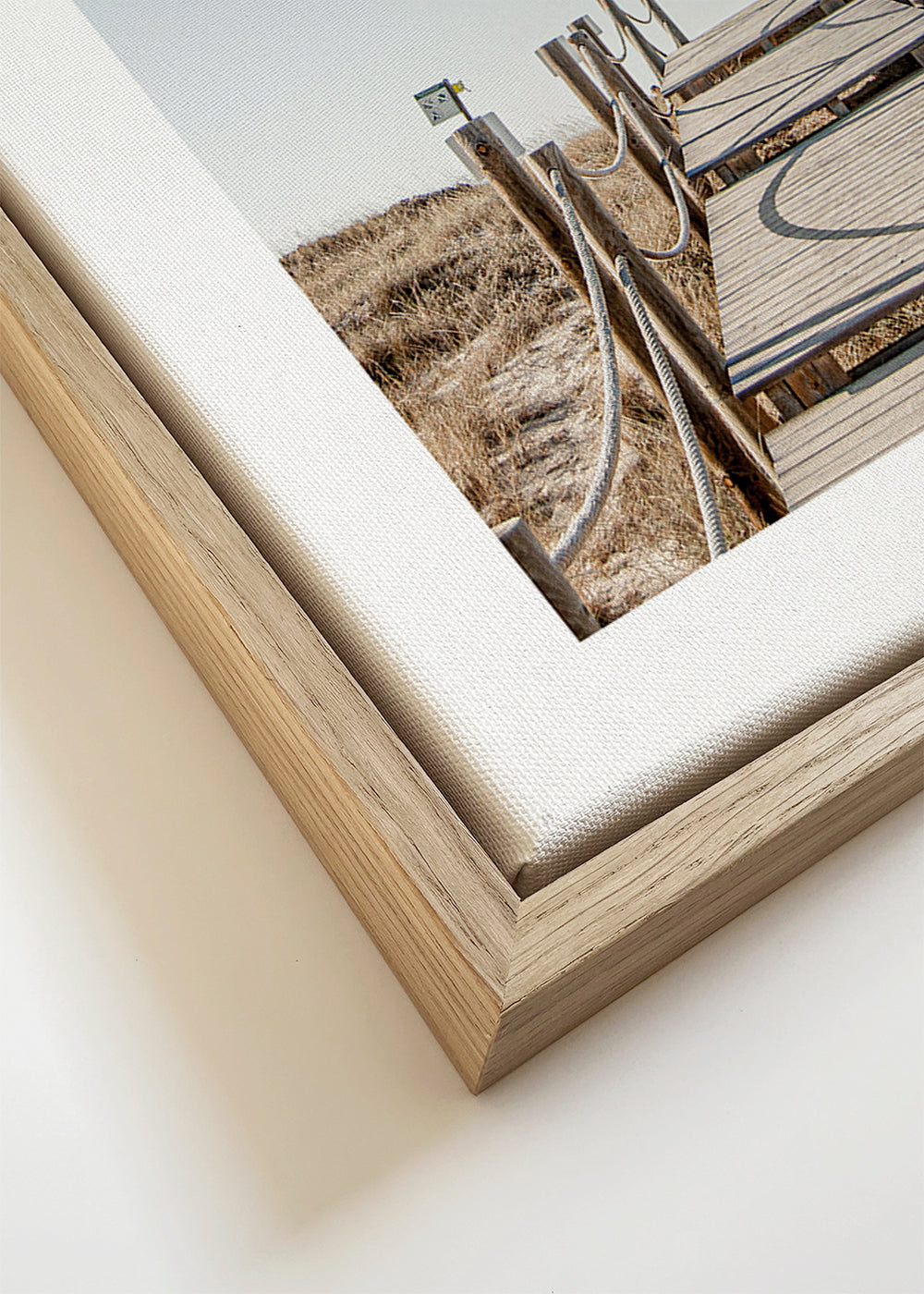 Quadro de paisagem com passarela à praia