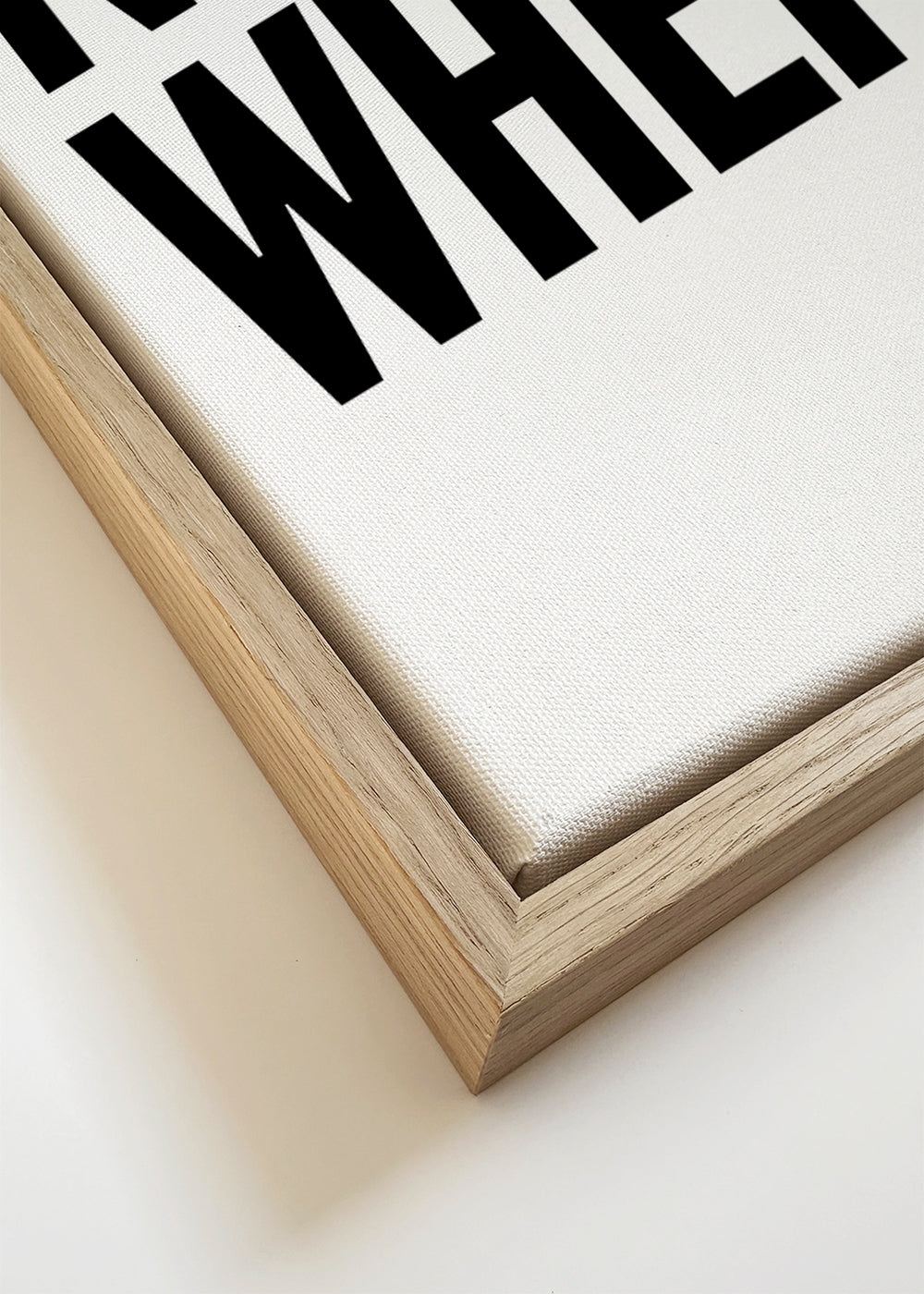 Poster tipográfico minimalista com slogan forte