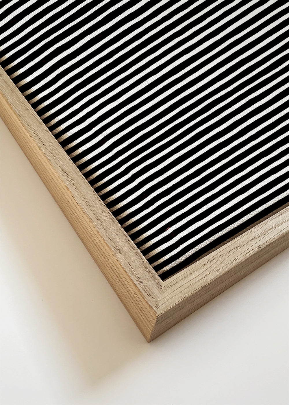 Arte preto e branco com riscas horizontais finas