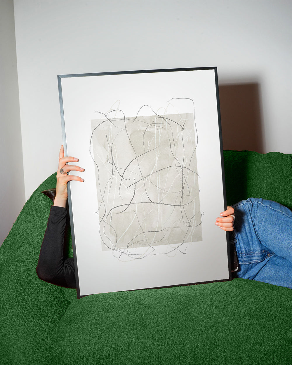 Quadro abstrato com bloco bege e linhas cinza