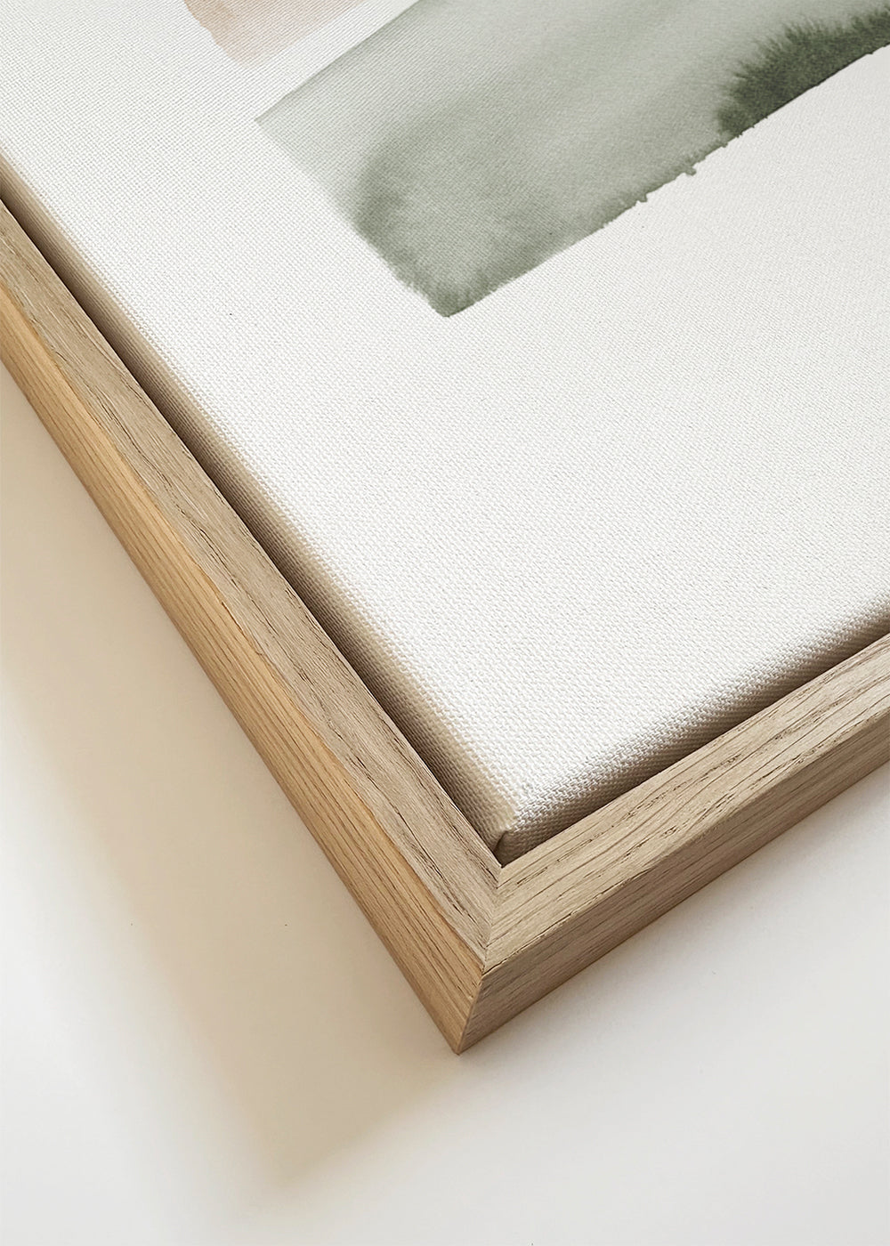 Quadro abstrato em aquarela com pinceladas verticais verdes e rosa