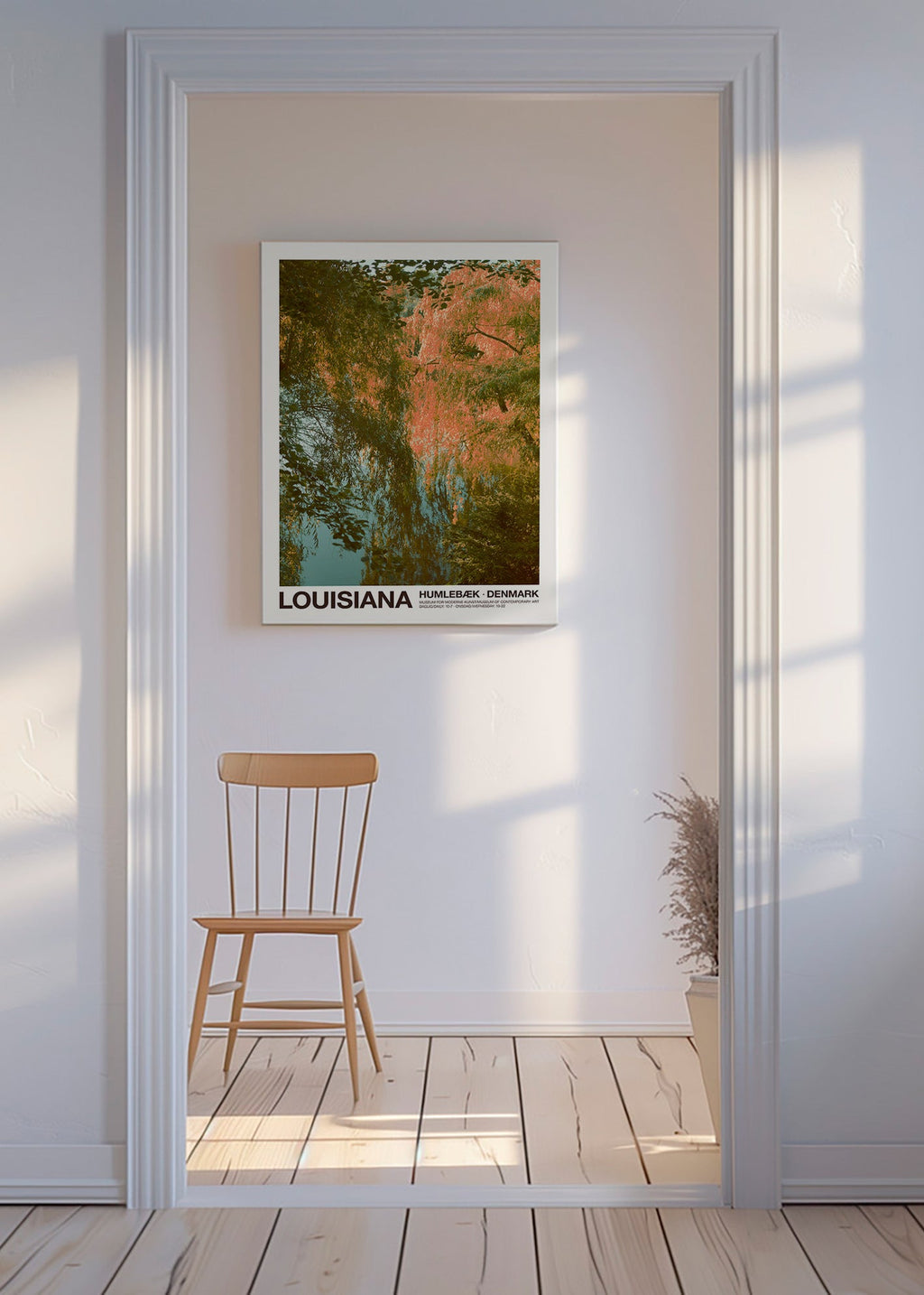 Quadro de paisagem com lago e reflexos rosados