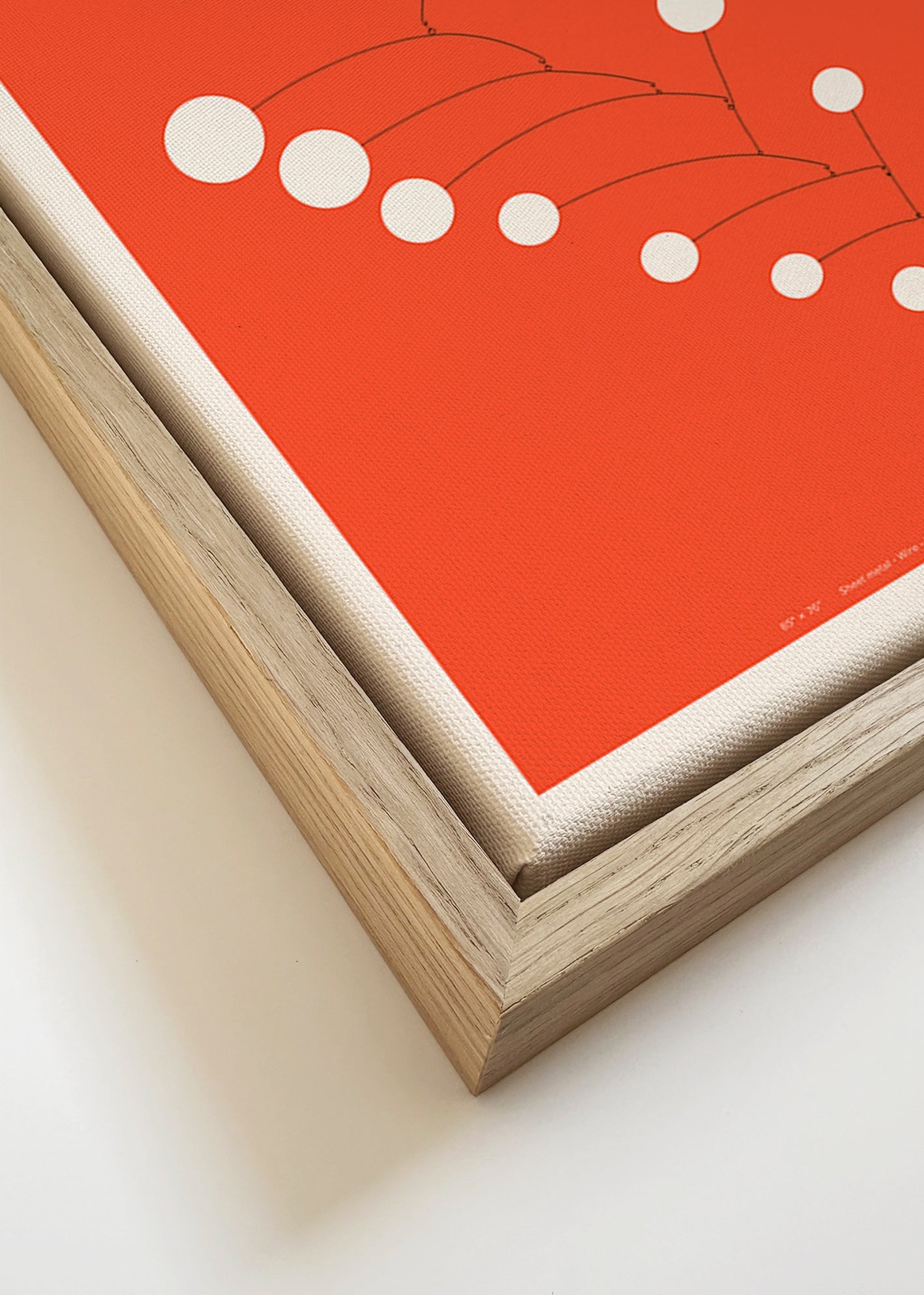 Obra abstrata móvel vermelha com círculos