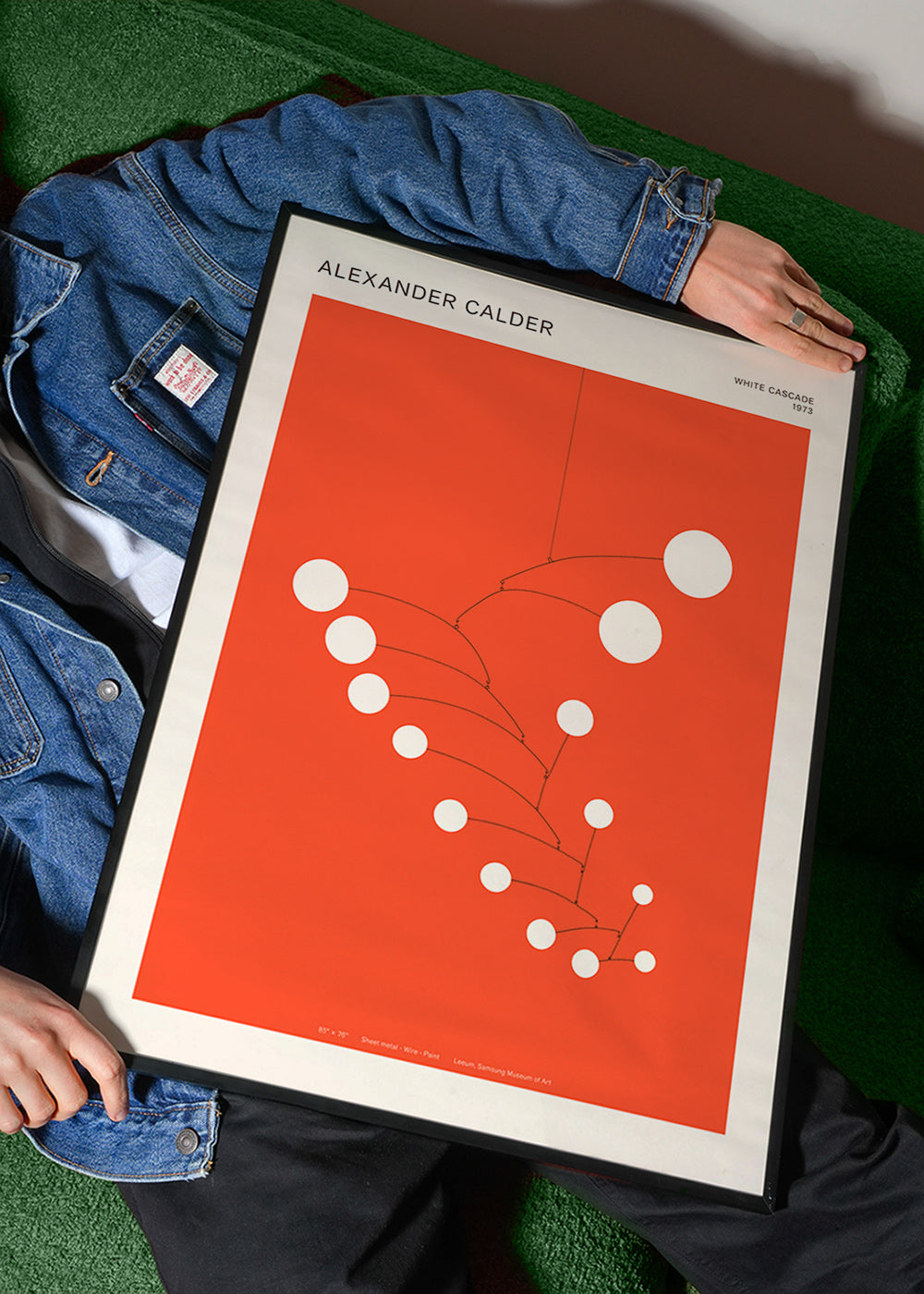 Obra abstrata móvel vermelha com círculos