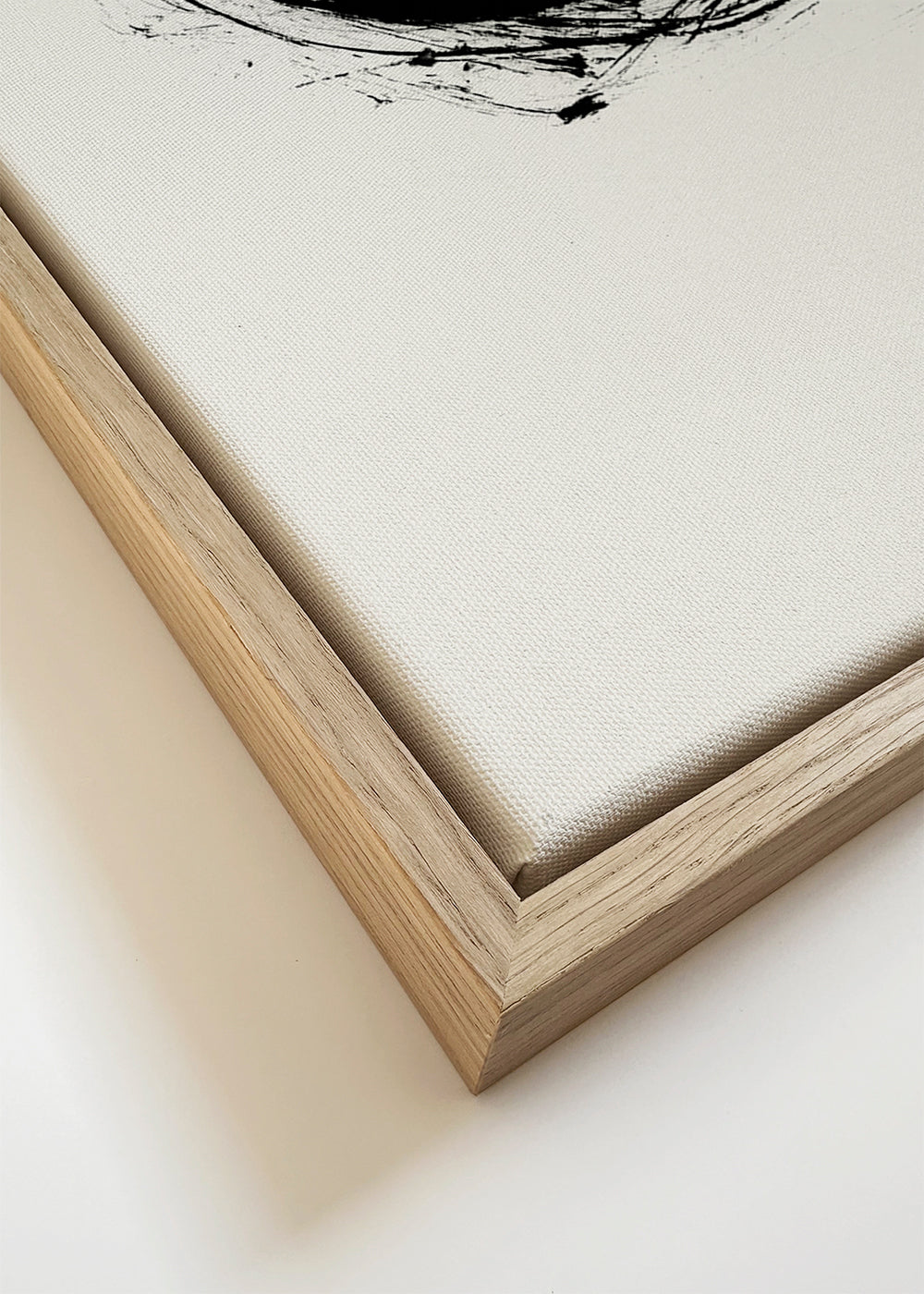 Design minimalista com círculo gestual