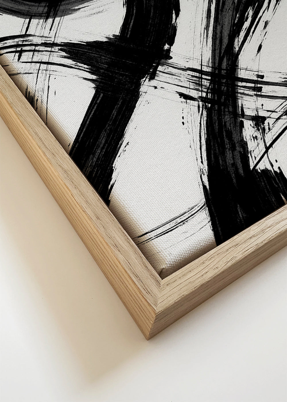 Obra abstrata com pinceladas gestuais em preto e branco