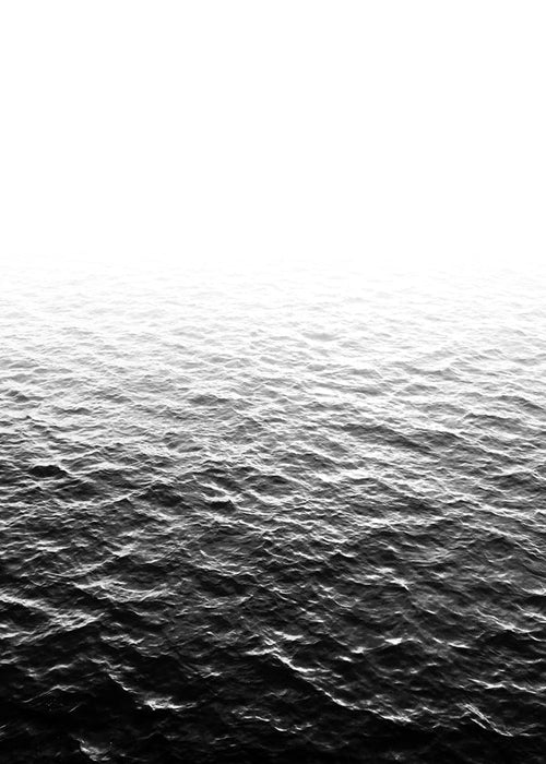 Fotografia do oceano em preto e branco