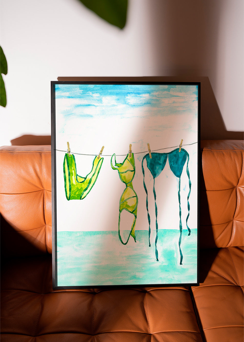 Ilustração de bikinis pendurados na praia