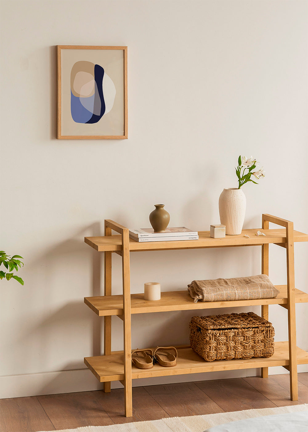 Design minimal com formas orgânicas bege e azul