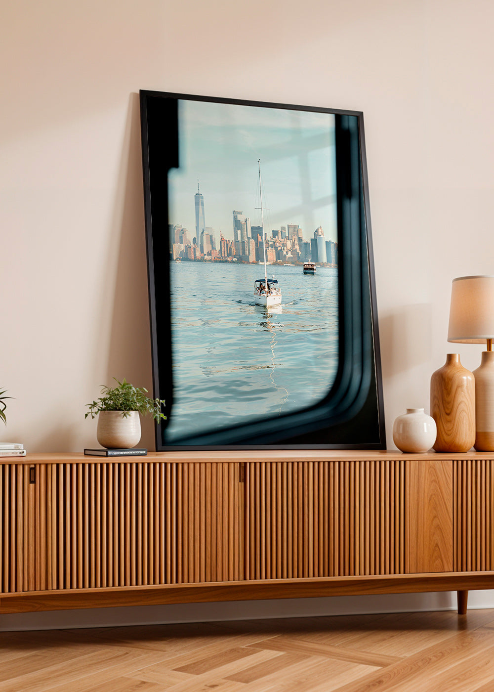 Quadro de viagem com veleiro e horizonte urbano – Product3