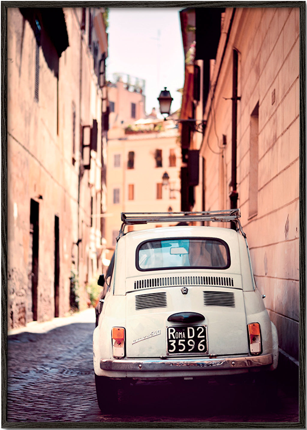 Arte para cozinha: carro clássico numa rua romana – Black Frame