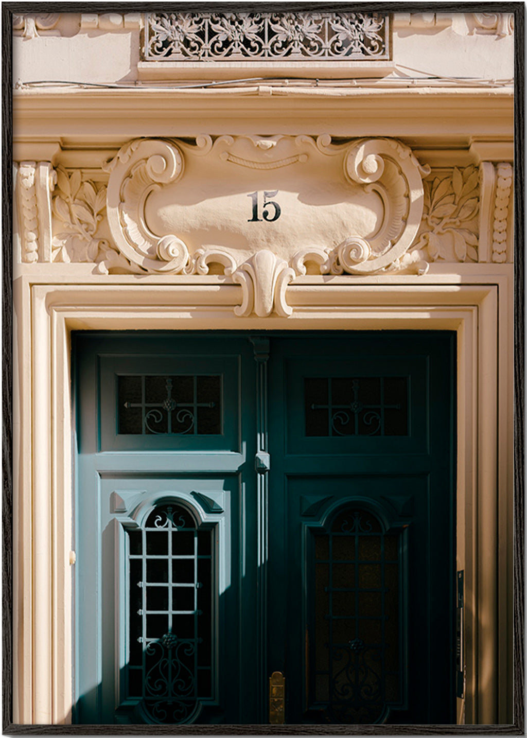 Arte para cidade: porta verde e número 15 – Black Frame