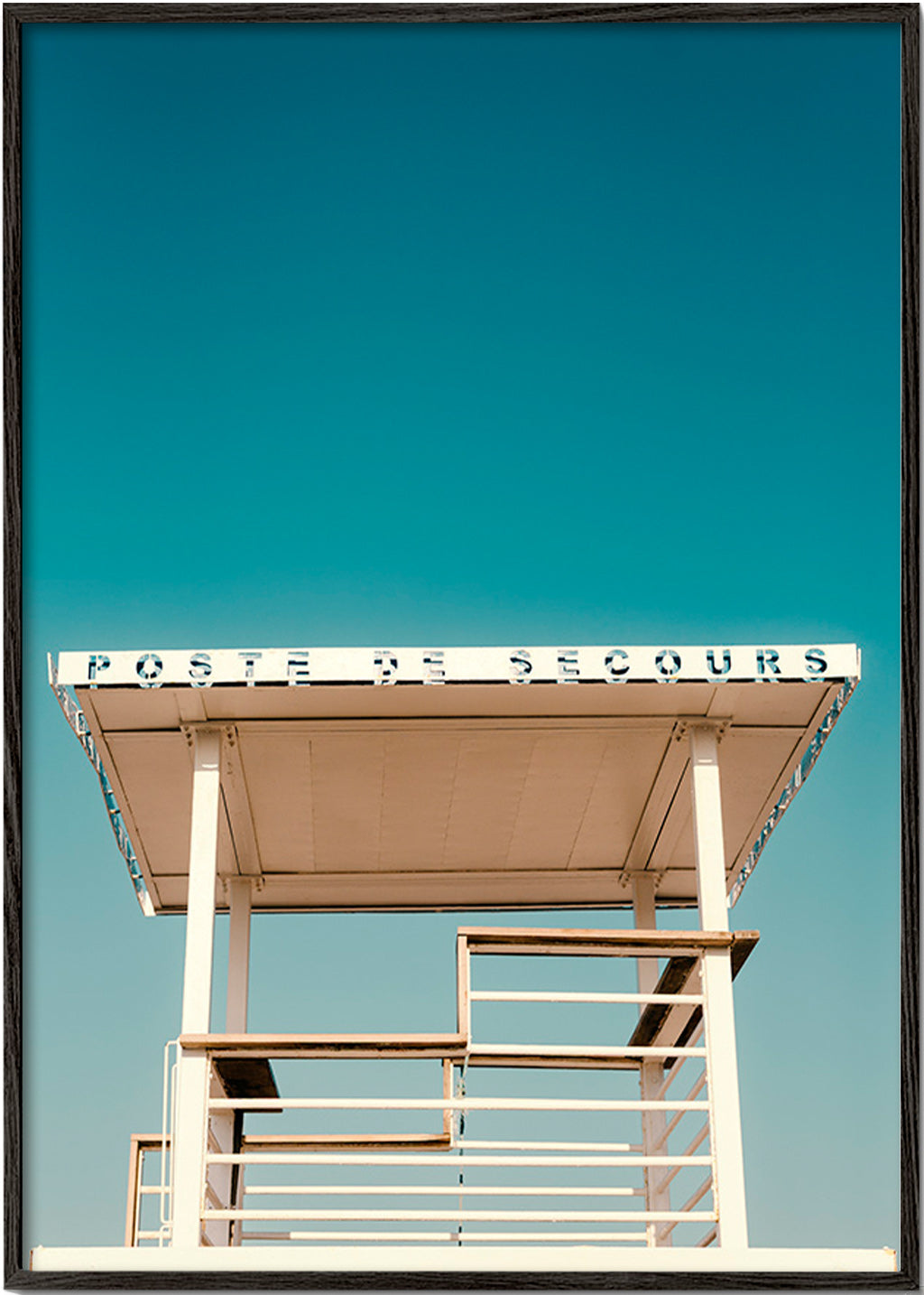 Fotografia de torre de resgate à beira-mar – Black Frame