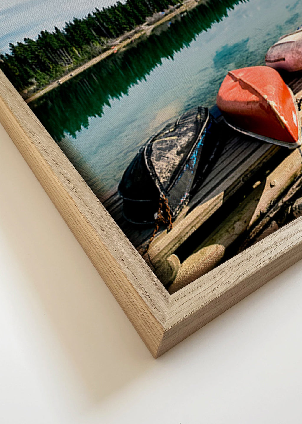 Quadro de paisagem com canoas no cais – Canvas detail