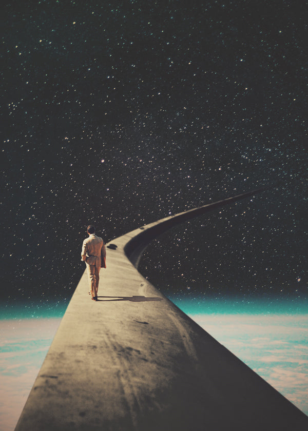 Fotografia surrealista de viajante sobre asa