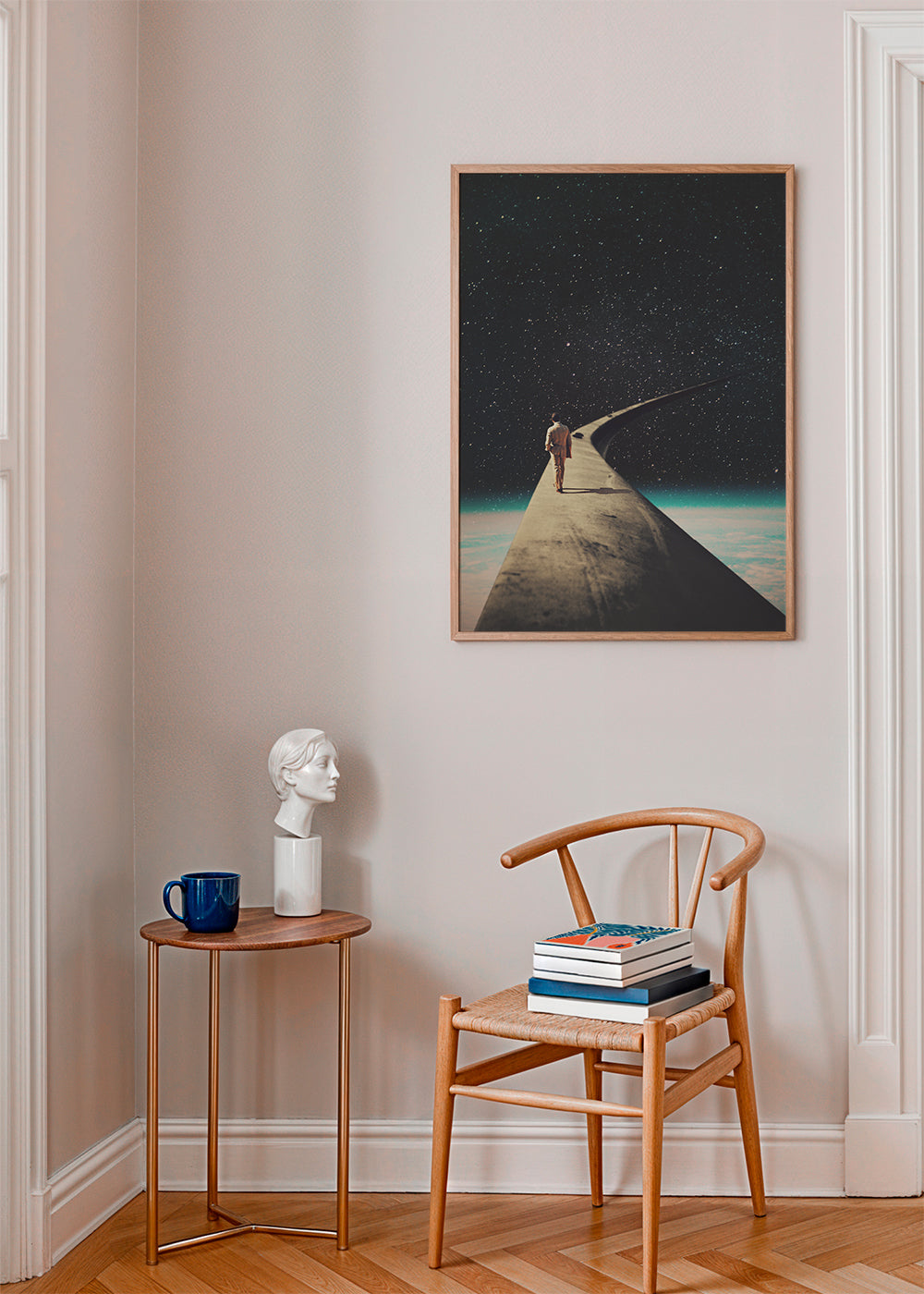 Fotografia surrealista de viajante sobre asa