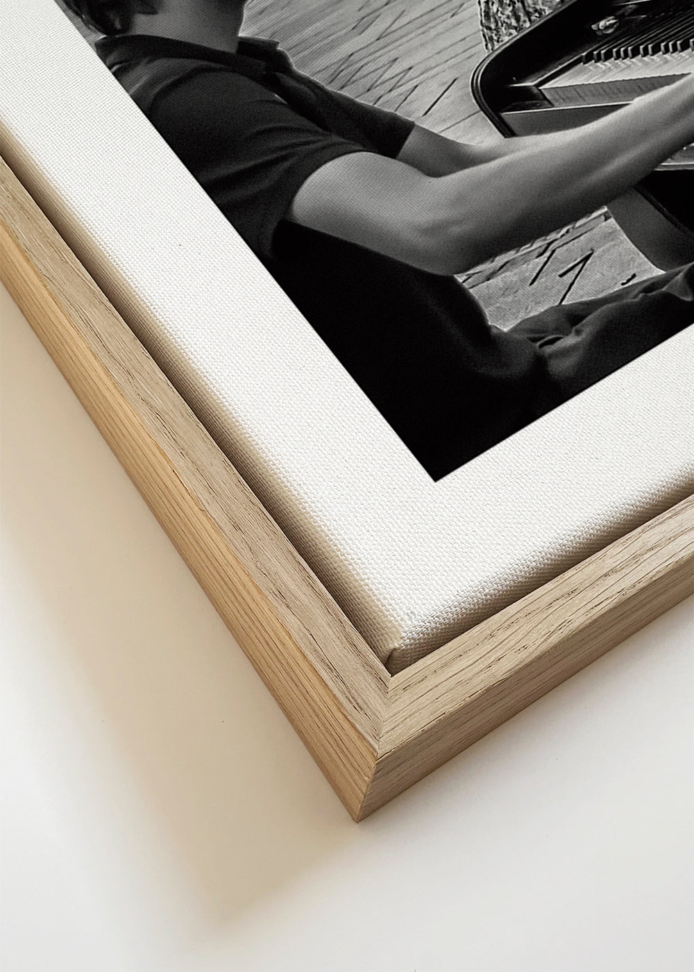 Fotografia urbana: pianista junto ao elétrico