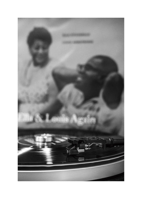 Arte vintage: vinil e gira-discos em close-up