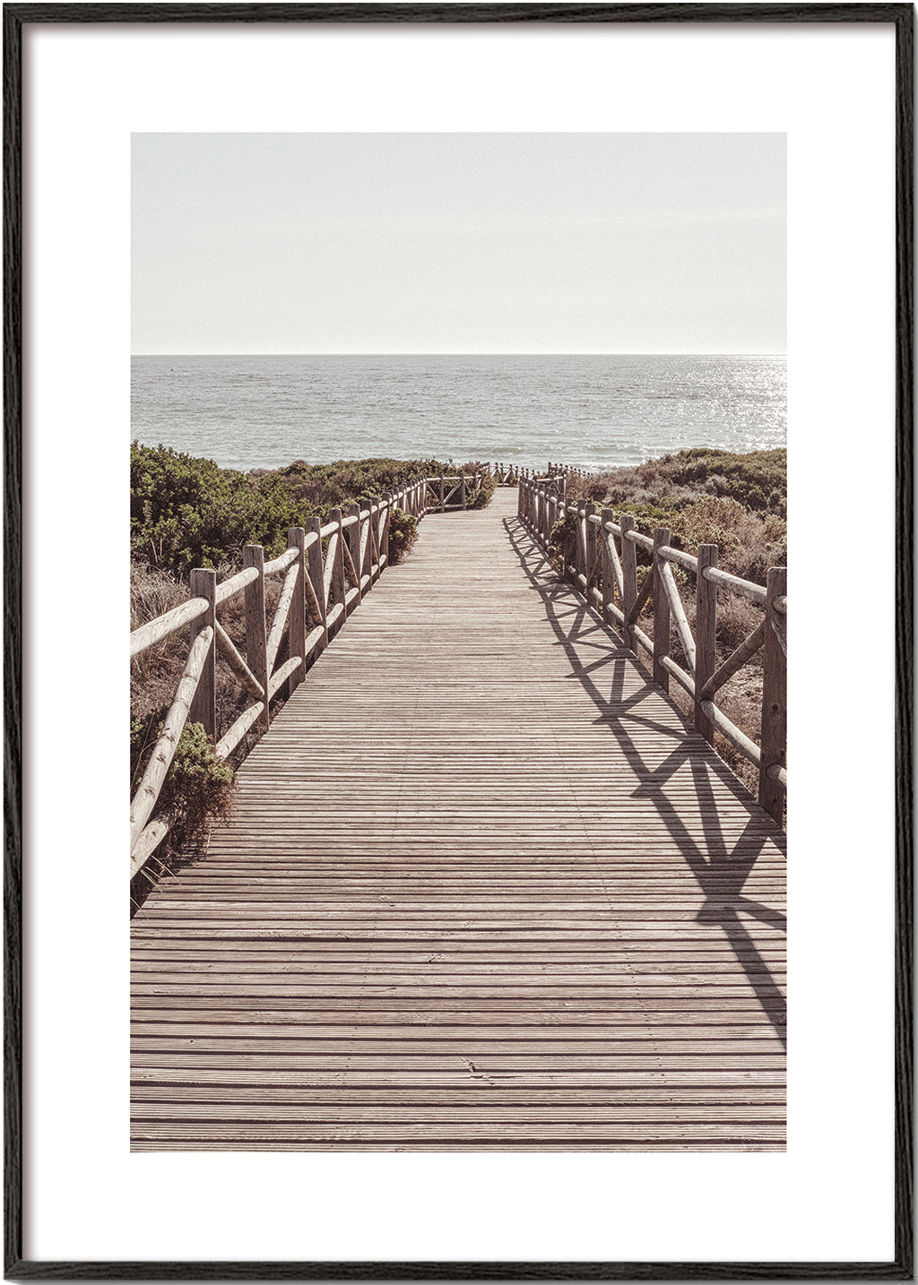 Quadro paisagem com passarela para a praia
