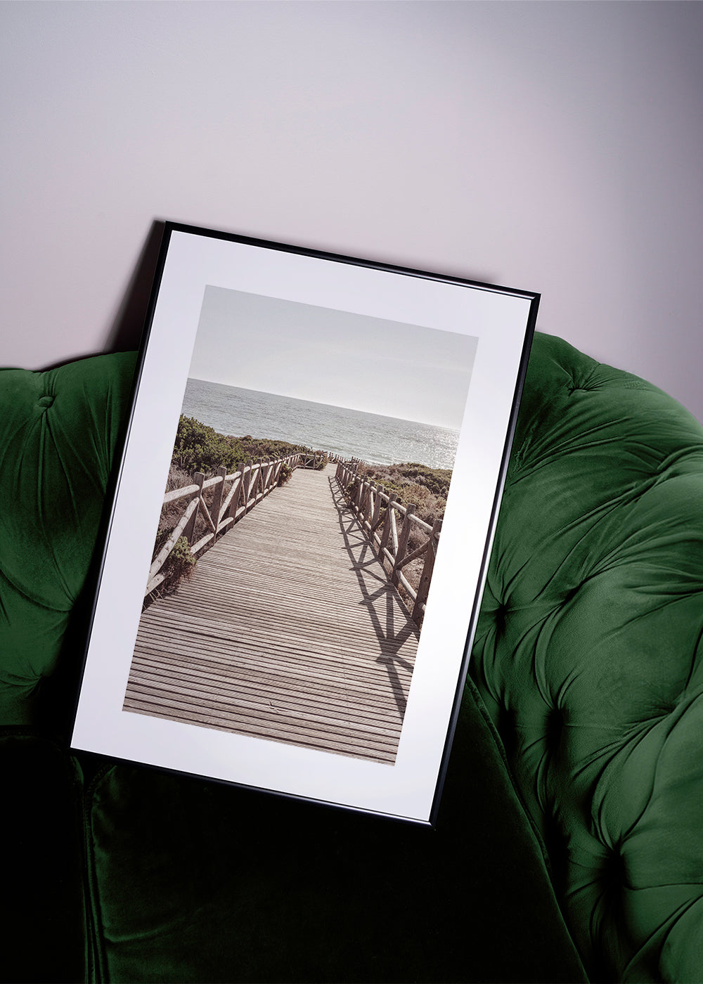 Quadro paisagem com passarela para a praia