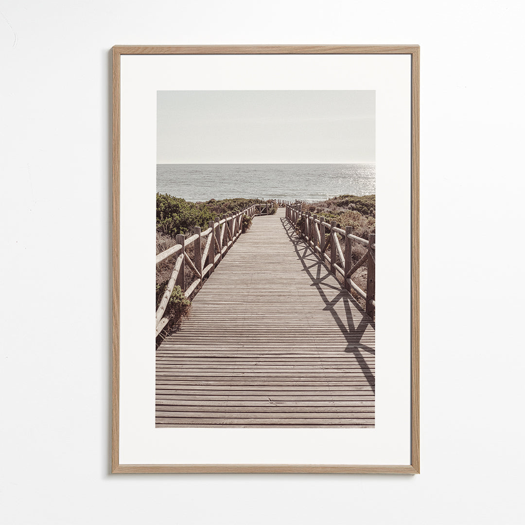 Quadro paisagem com passarela para a praia