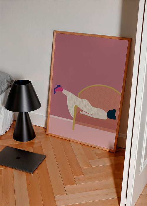 Ilustração mulher no sofá rosa