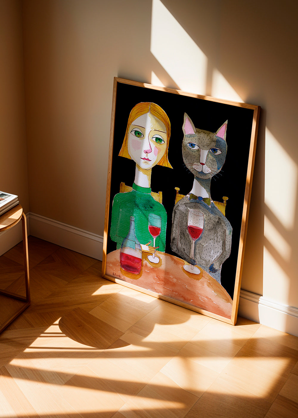 Mulher e gato com taça