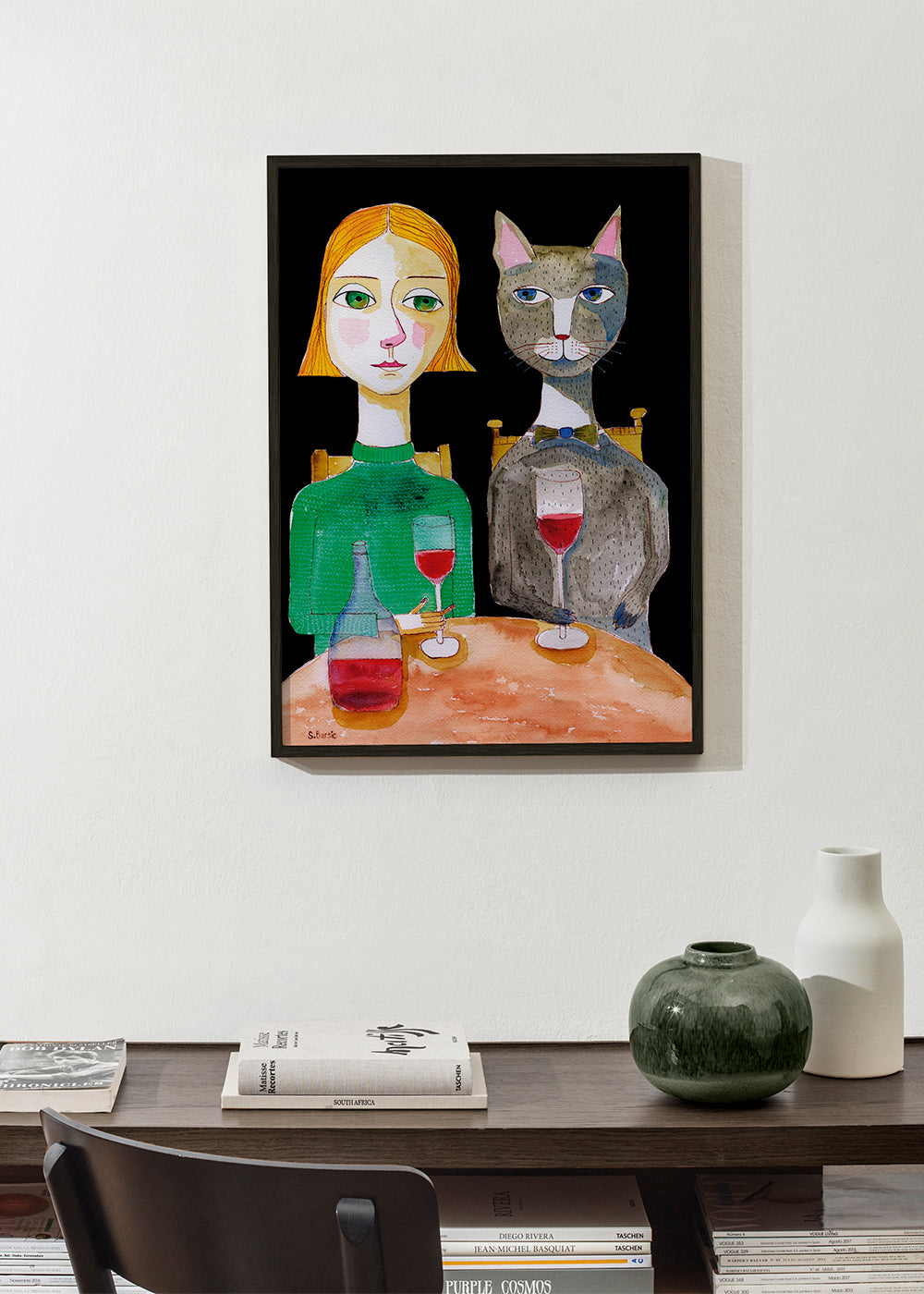 Mulher e gato com taça