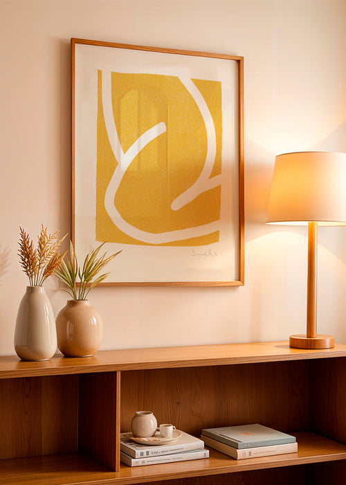 Quadro abstrato mostarda com traço orgânico