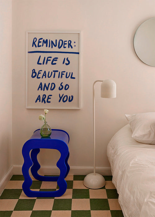 Ilustração tipográfica “Reminder” em azul
