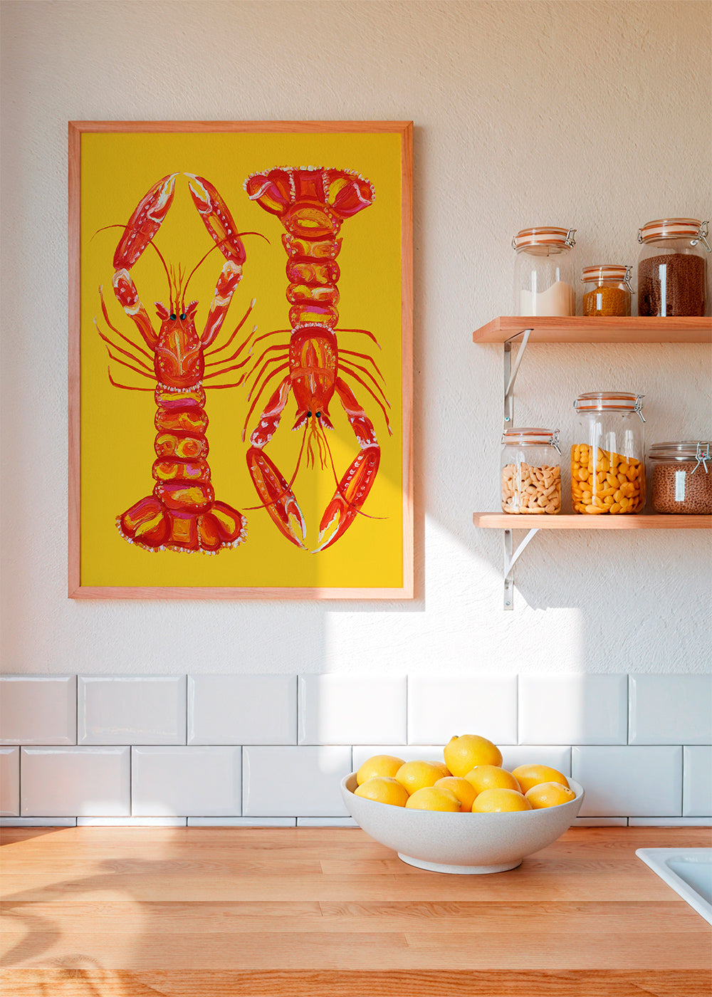 Arte para cozinha com lagostins vermelhos sobre amarelo